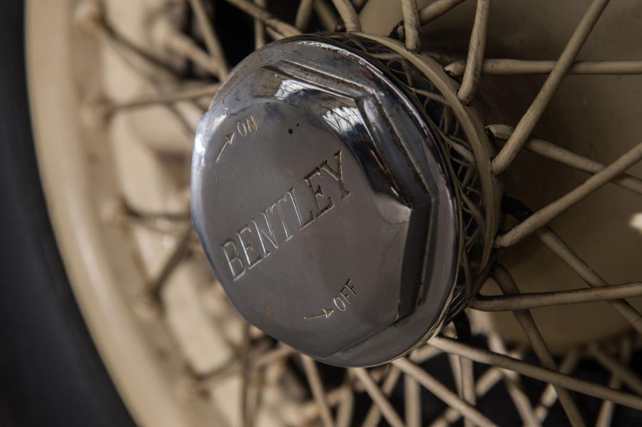 Колеса Bentley 4&frac14;-Litre Saloon by Mann Egerton 1937 года  (фото 22 из 31)